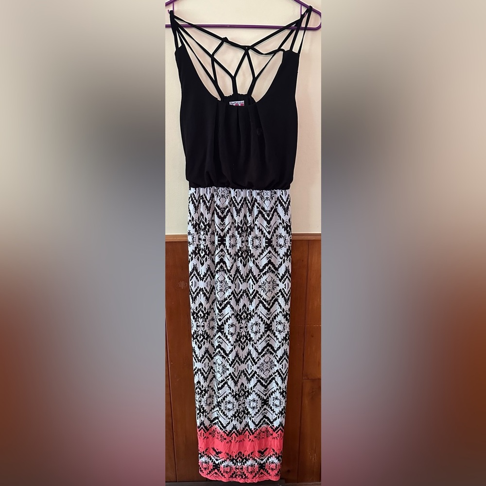 Three Pink Hearts black, white, peach chevron printed maxi dress. Size small.